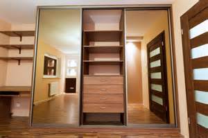 A Guide On Selecting The Right Wardrobe Closet For Your Bedroom